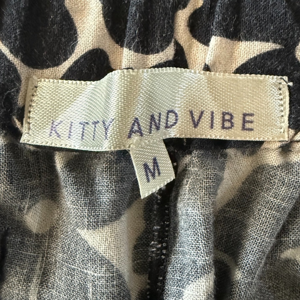 KITTY AND VIBE Floral Black and Cream Women's Linen Shorts - Picture 4 of 6